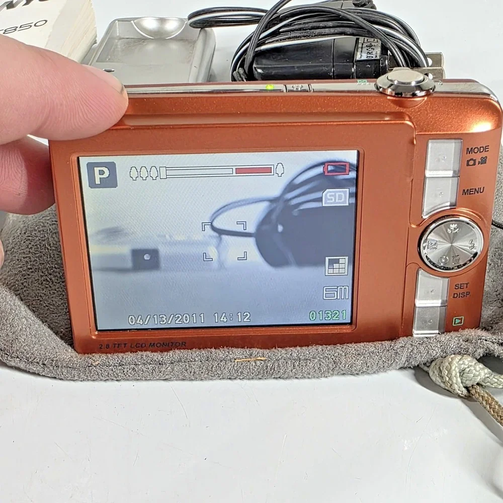 Sanyo VPC-T850 CP Digital Camera Orange w/Pouch, Battery, 2GB SD Card, Charger
